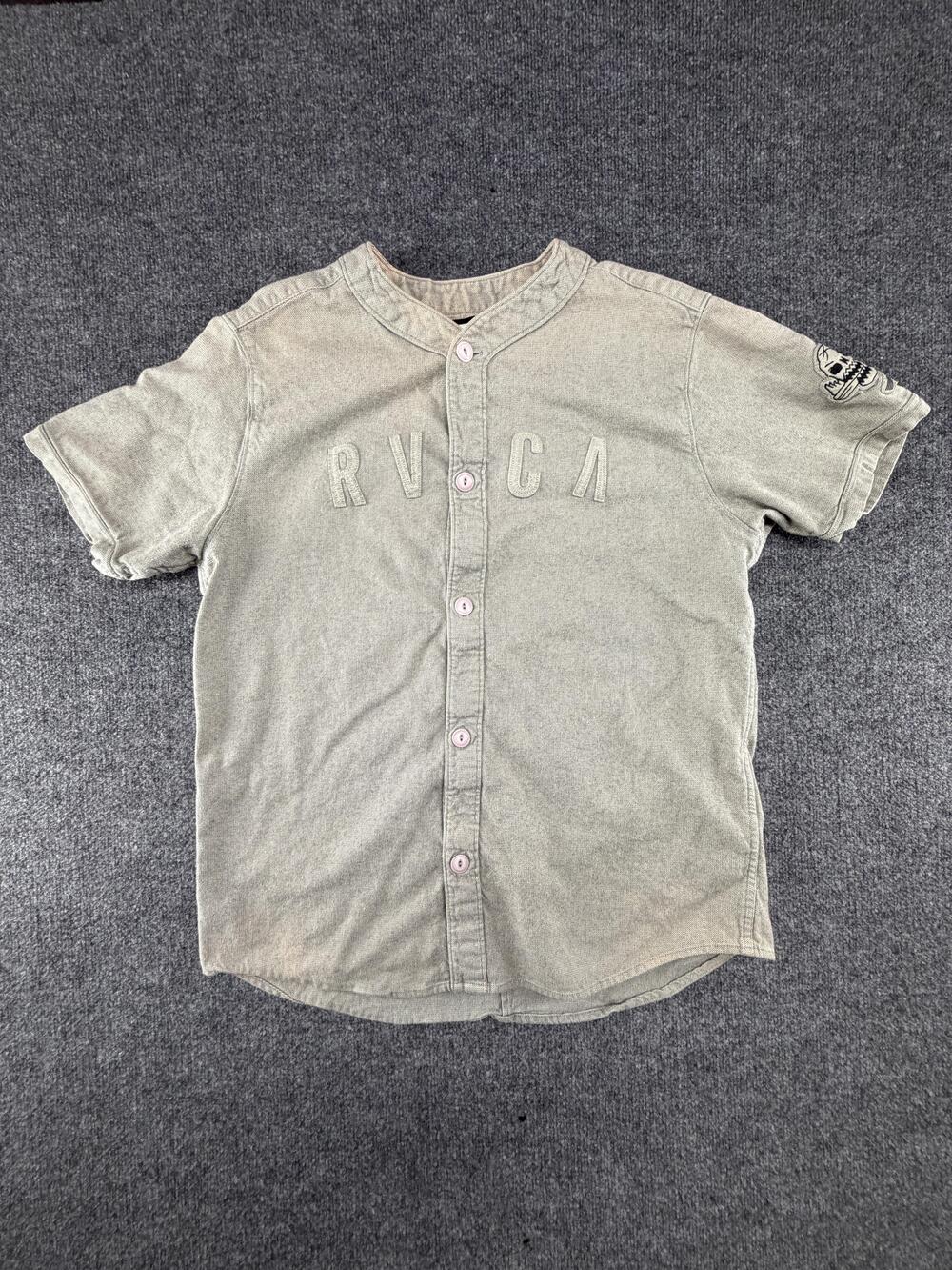 RVCA Shirt Mens XL Gray Short Sleeve Button Up Skull Patch Baseball Twill